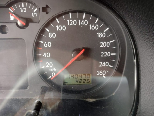 VOLKSWAGEN - 02  - GOLF 2.0
