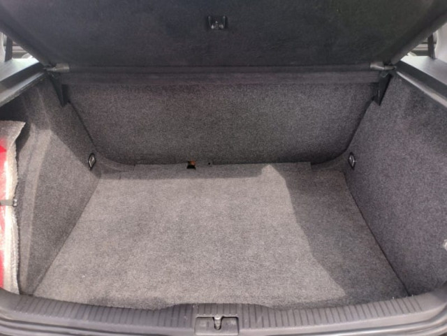 VOLKSWAGEN - 02  - GOLF 2.0