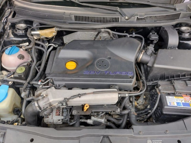 VOLKSWAGEN - 02  - GOLF 2.0