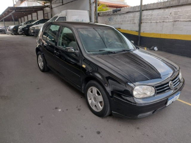 VOLKSWAGEN - 02  - GOLF 2.0