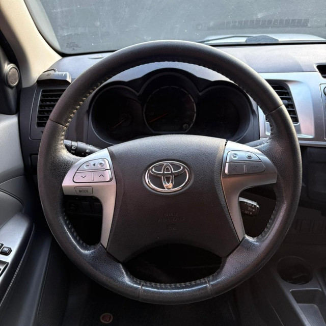 TOYOTA HILUX 3.0 SRV 4X4 CD 16V