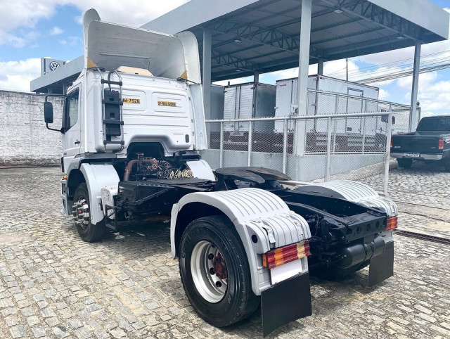 MERCEDES BENZ AXOR 1933 4X2