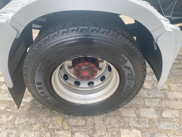 MERCEDES BENZ AXOR 1933 4X2