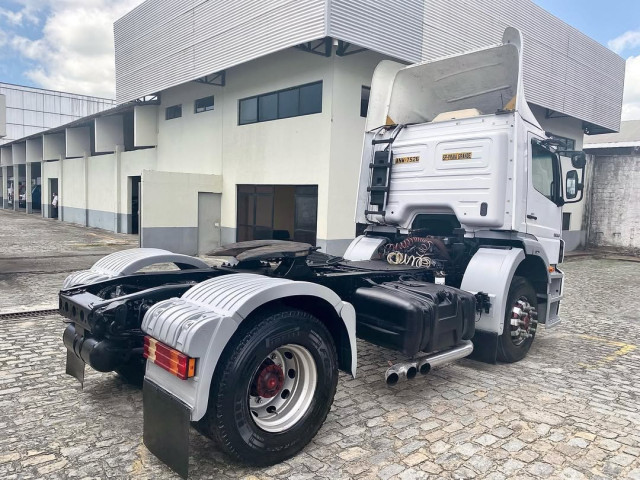 MERCEDES BENZ AXOR 1933 4X2